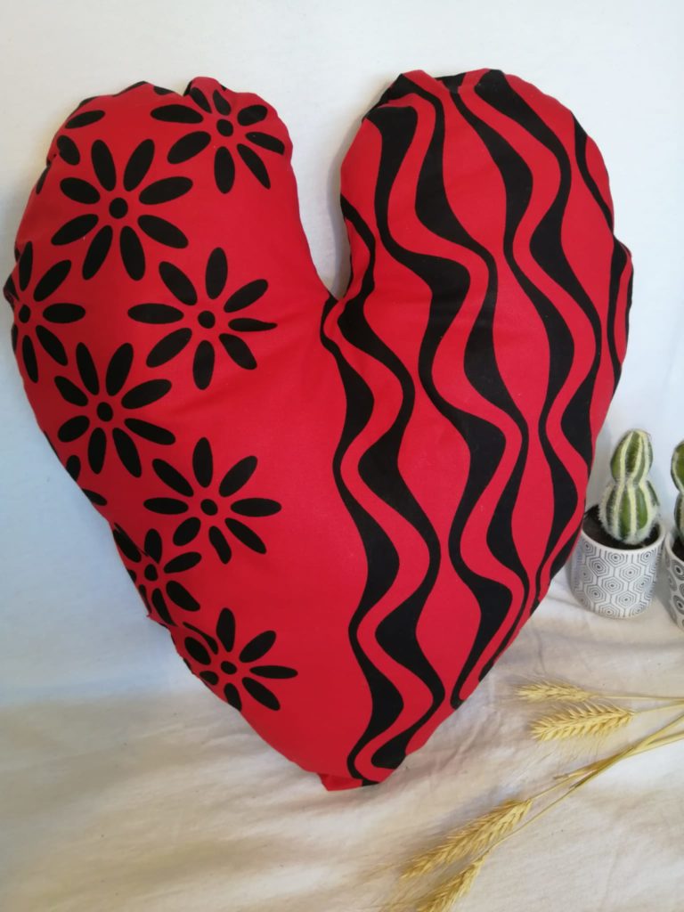 Coussin Coeur "Red Akan"